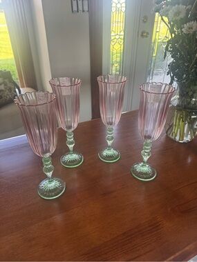 SHABBY CHIC PINK GREEN TULIP CHAMPAGNE GLASSES SET 4 NEW